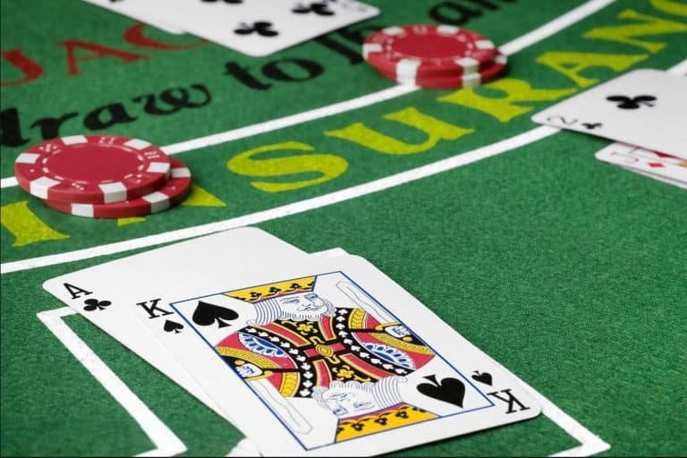 Live Roulette Wheel Dealer လှည့်နေသောပုံ